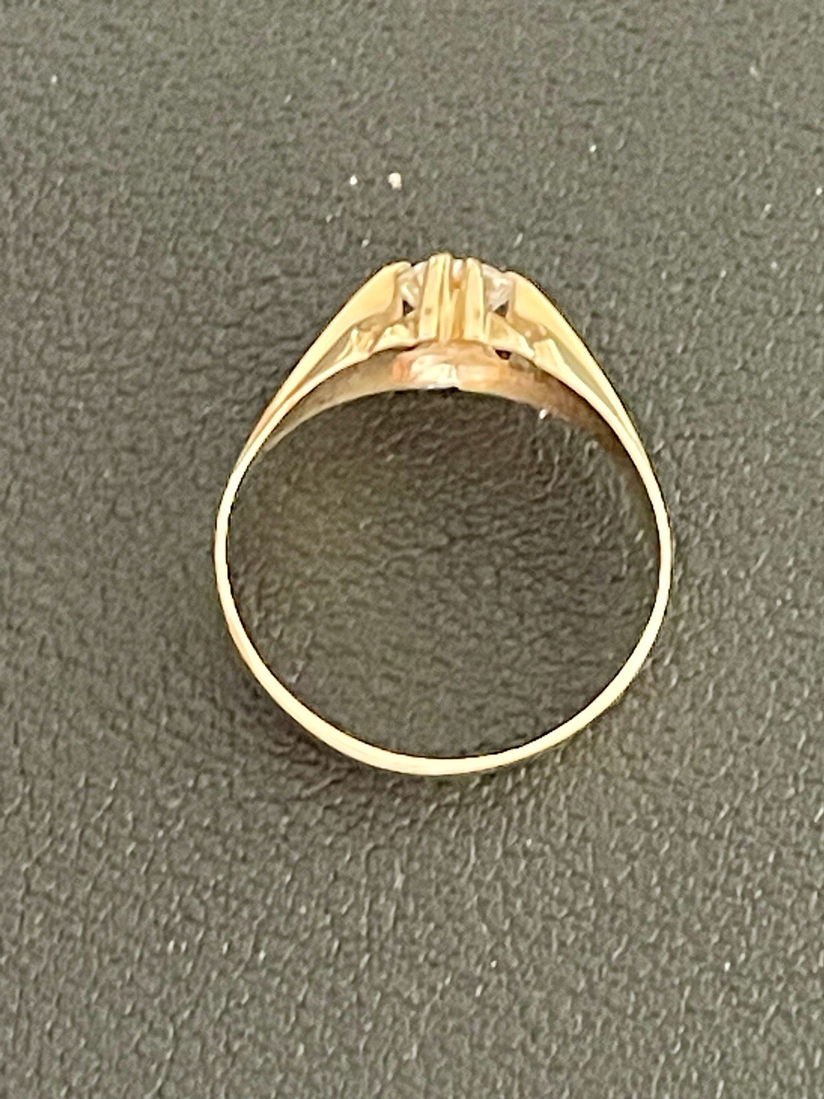 18KY 0.50 CTW Diamond Ring. Size 6.5 (I4)