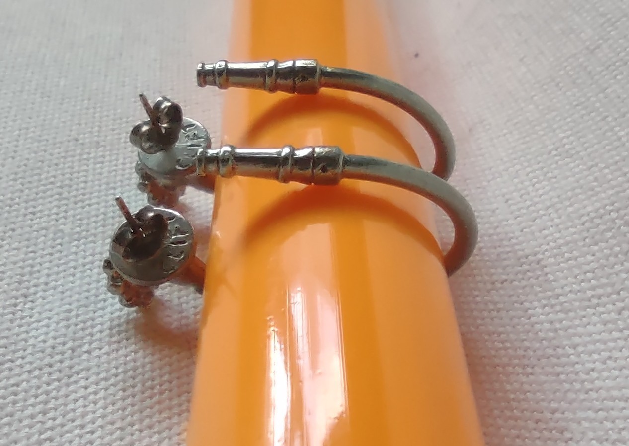 JIM CLIFT SIGNED PEWTER GARDEN HOSE EARRINGS 1 1/8″ HOOP POSTS