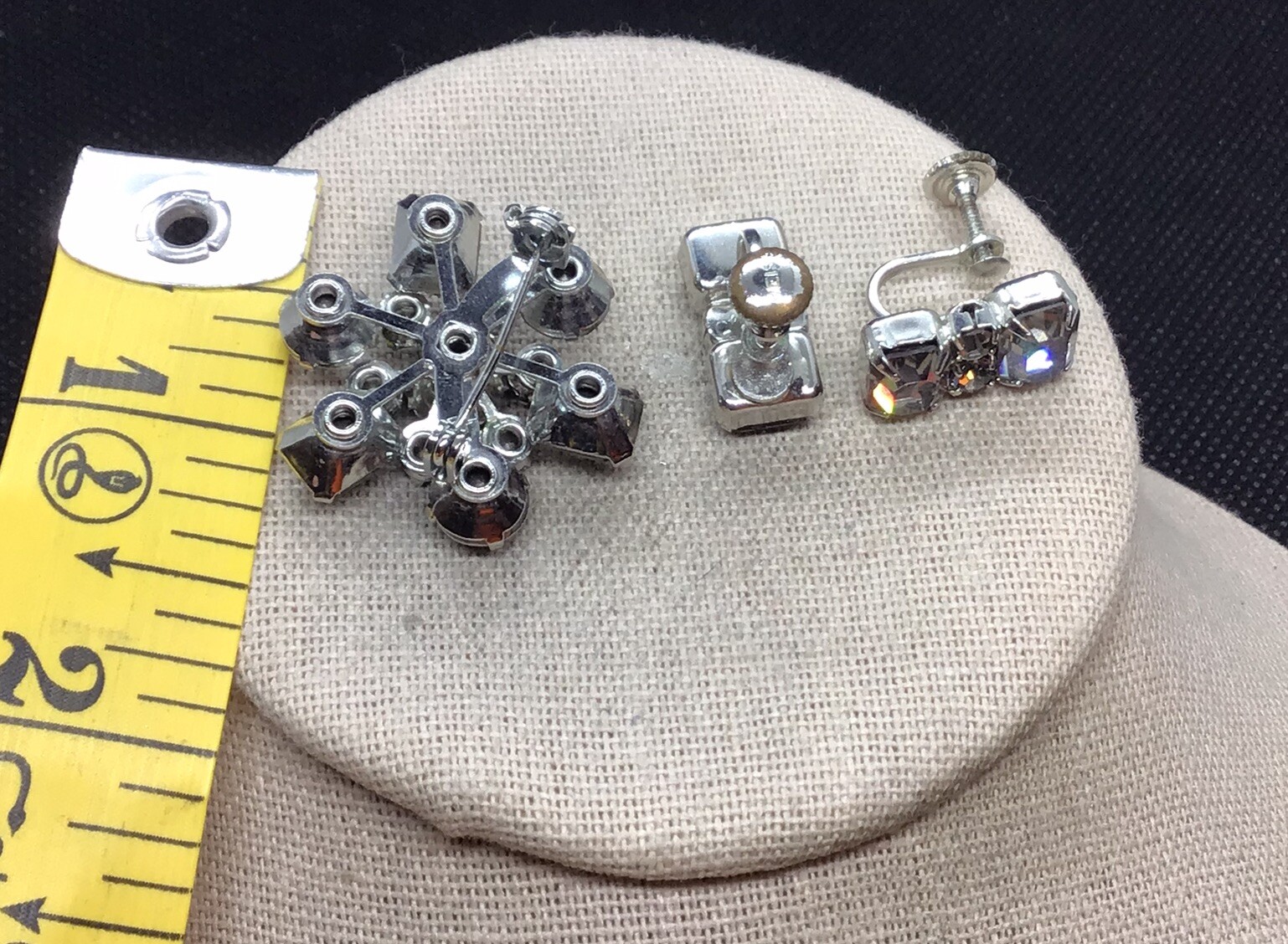 Vintage Weiss Slver Tone Costume Gray Rhinestone Pin & Earrings Set F079