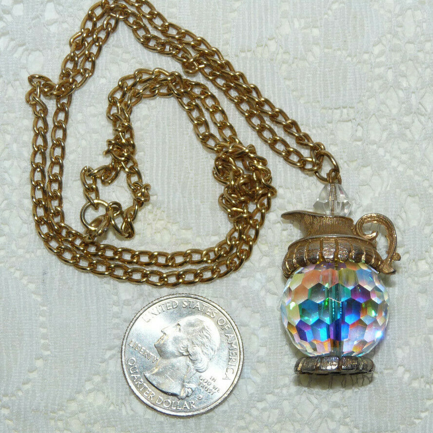 Lovely Vintage Gold Tone Crystal Water Jar Pendant/Necklace MM39