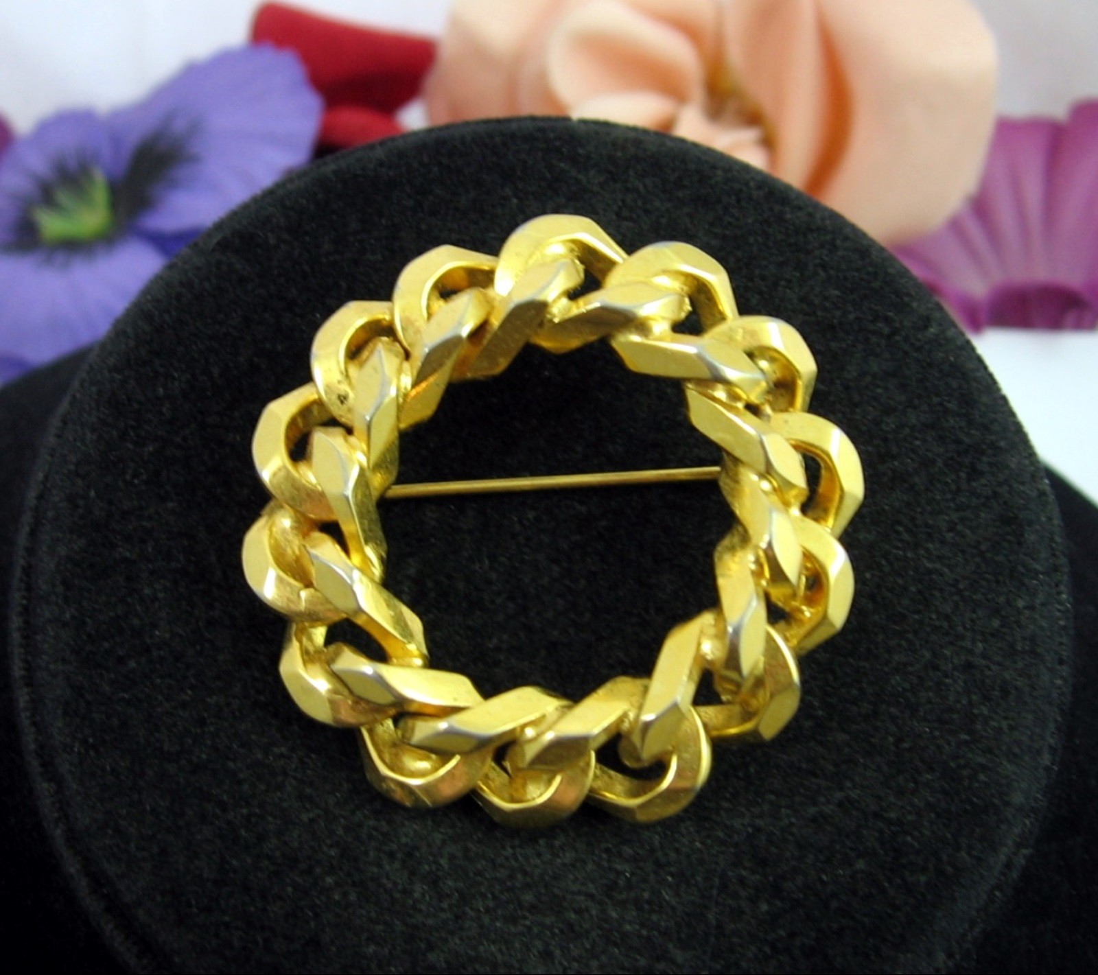 HEAVY METAL Vintage PIN Links CHAIN Round BROOCH Goldtone Circular 1 5/8″