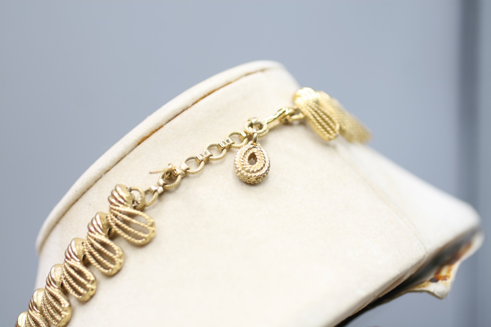 Vintage Monet Necklace Choker Gold Tone 15 -17in S44