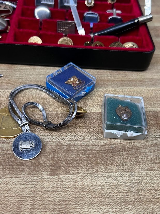 Estate Lot Vintage Men’s Jewelry Hickok Box Cuff Links Tie Bar Tacks Medals VTG