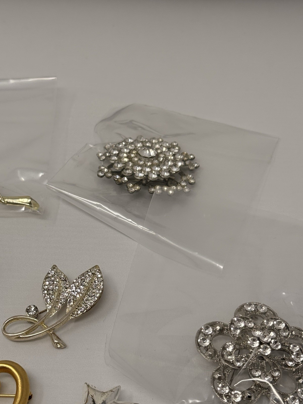 Lot Of 14 Brooches Flower Hearts Wood Rhinestone Brooch Pin Set
