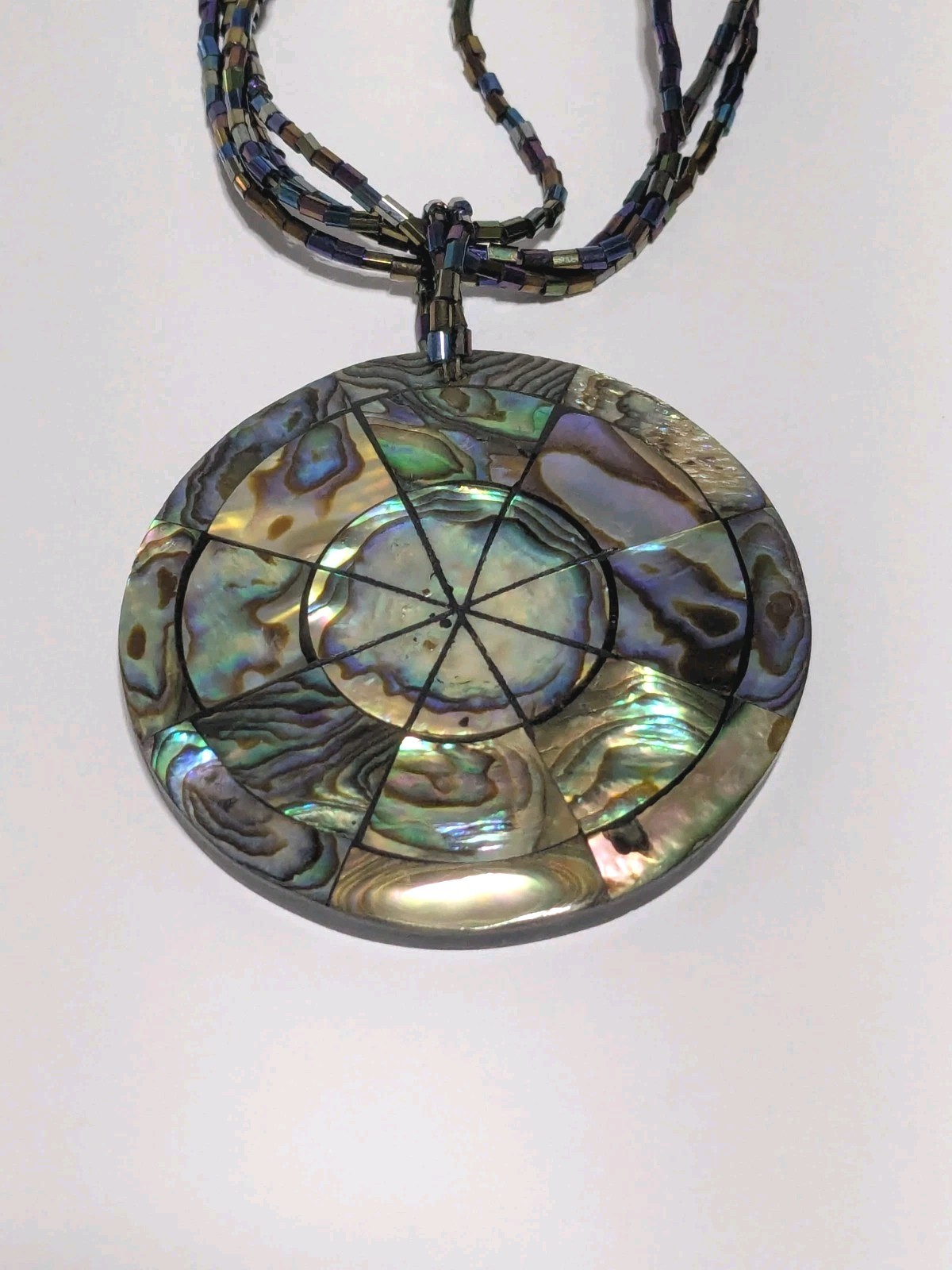 VTG Layered Glass Bead Necklace With Abalone/Acrylic Round Pendant 16″.