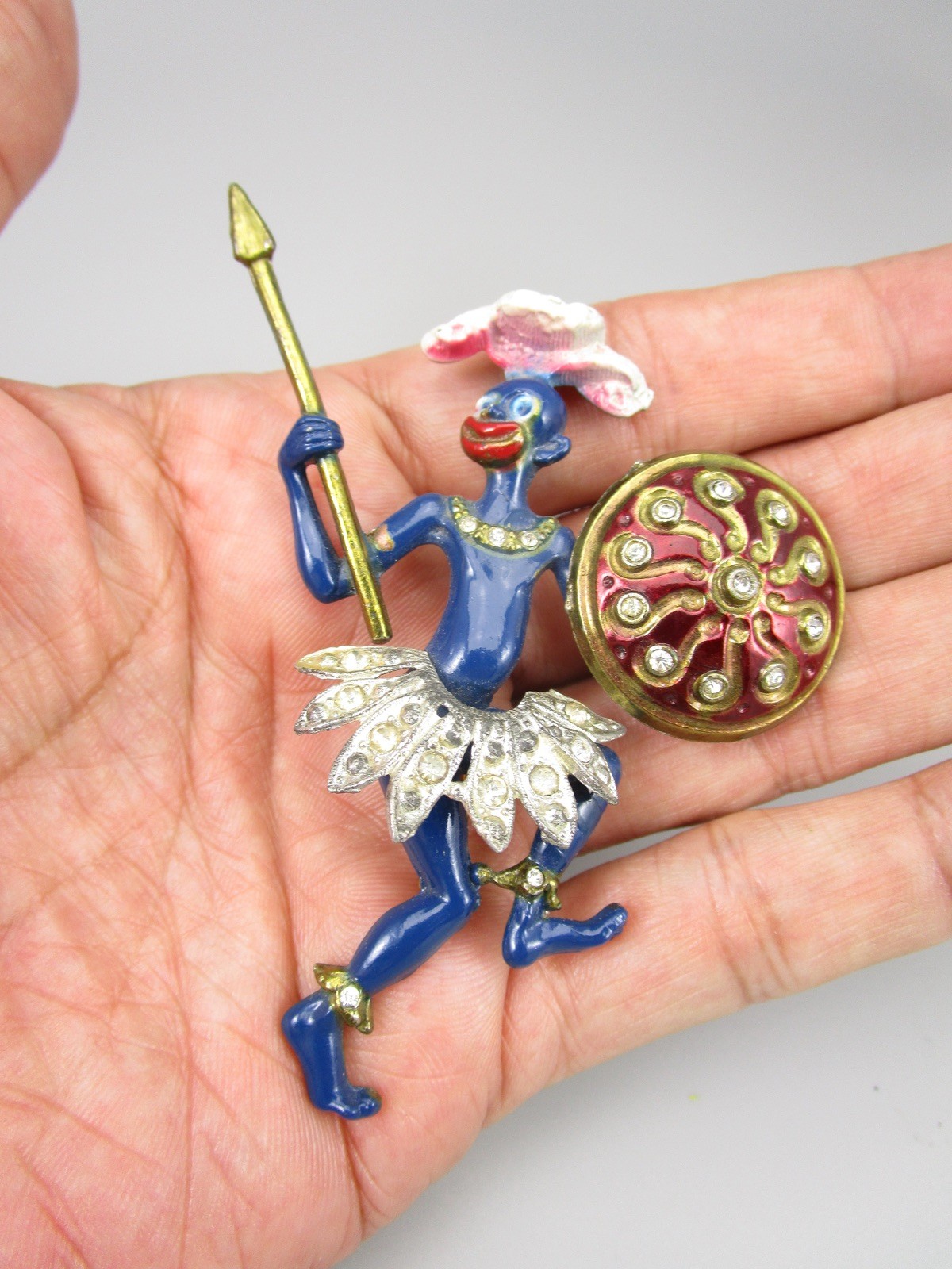 SCARCE NEW ENGLAND GLASSWORKS 3 1/2″ ZULU WARRIOR BROOCH PIN W/ SHIELD