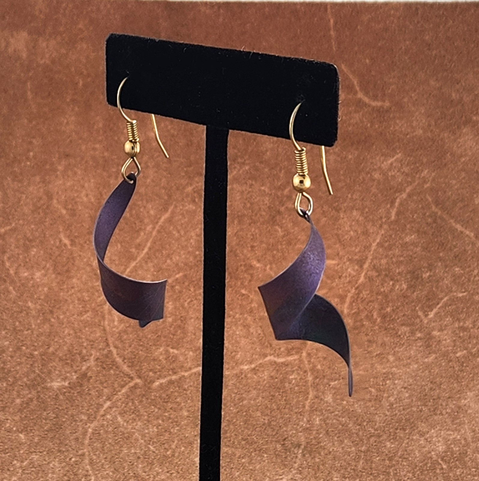Vintage Violet & Blue Lightweight Dangle Twisted Ribbon Spiral Metallic Earrings