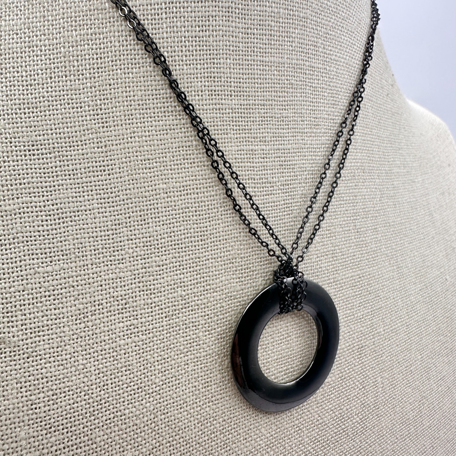 Vintage 90s Black Layered Chain Circle Ring Pendant Statement Necklace Jewelry