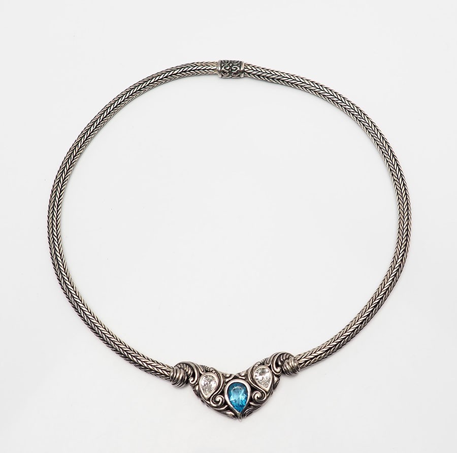 Elegant vintage sterling silver blue crystal Bali necklace