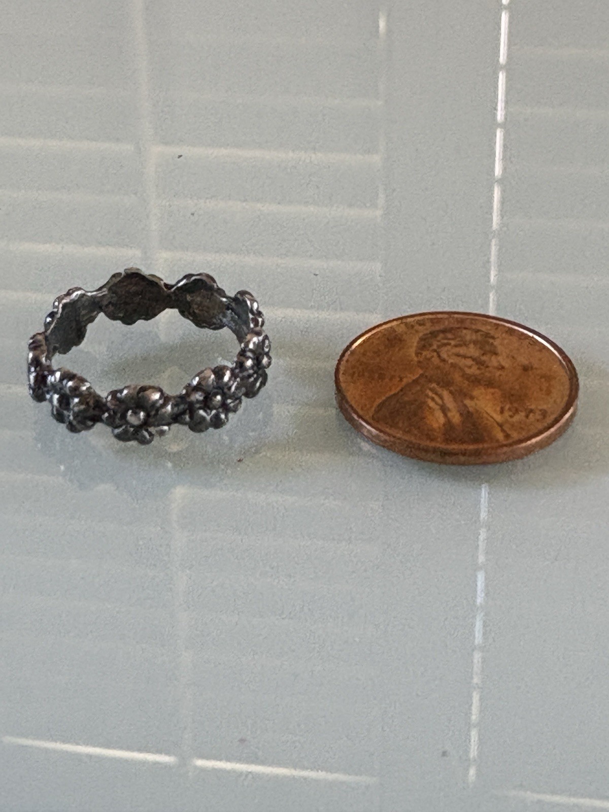 Vintage Sterling Silver Daisy Band Ring Size 4.25” Dainty 2.79 Grams