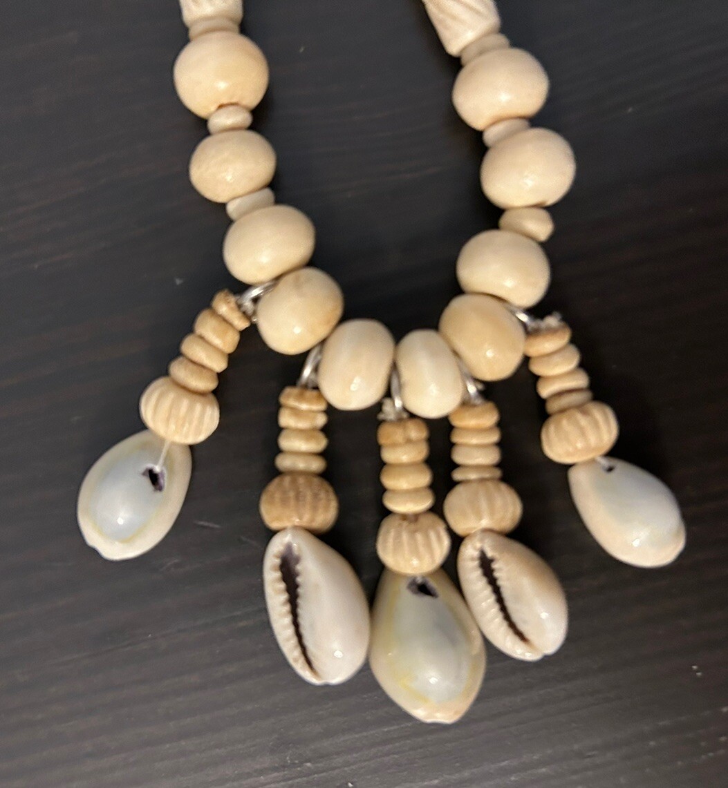 Vintage Boho Surfer Wooden Bead & Cowrie Shell Necklace 16.5 In Choker Tan