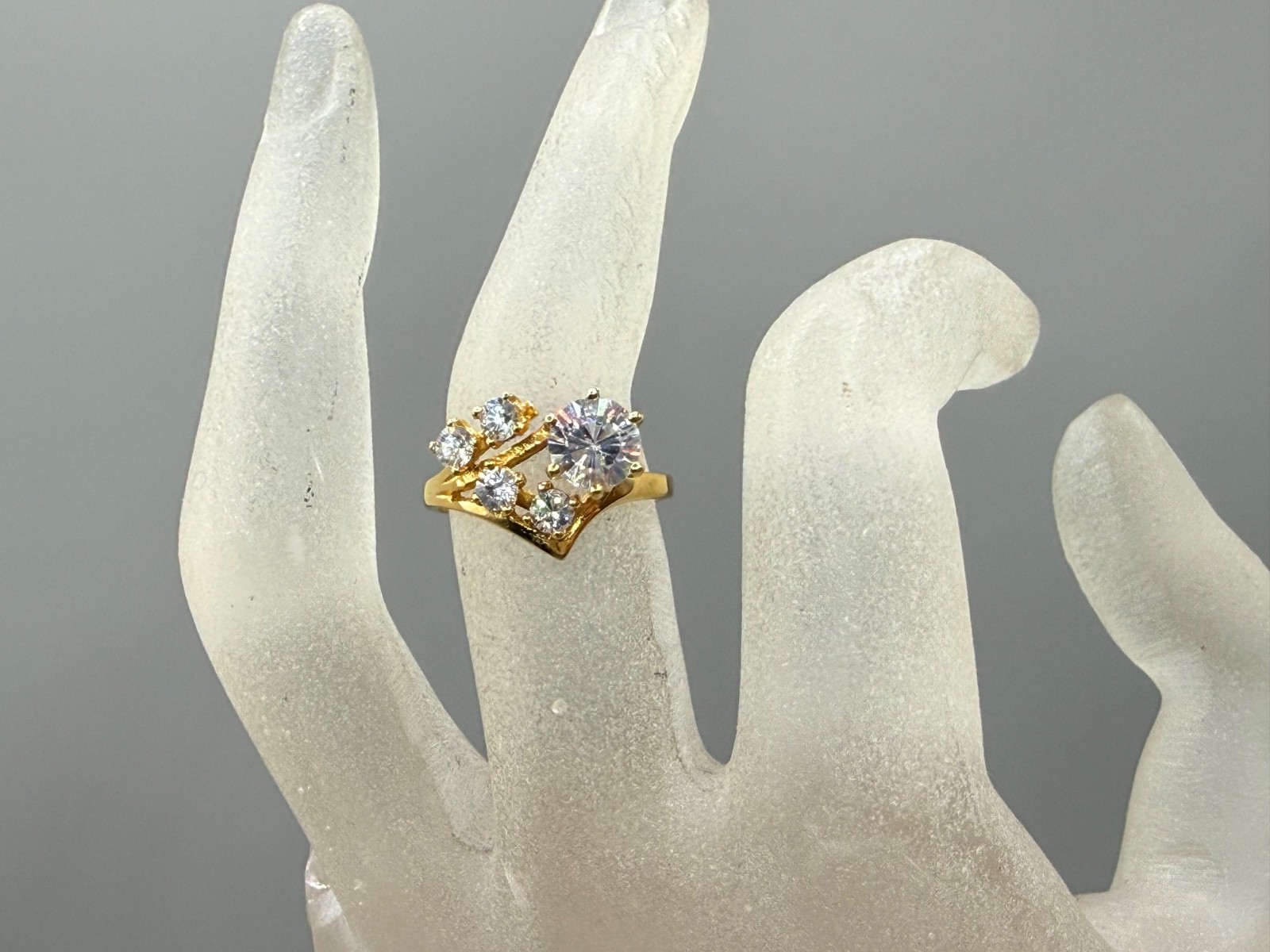 ESTATE VINTAGE 18K GOLD PLATED ROUND CUT CZ OR DIAMANTE CLUSTER RING SZ 7