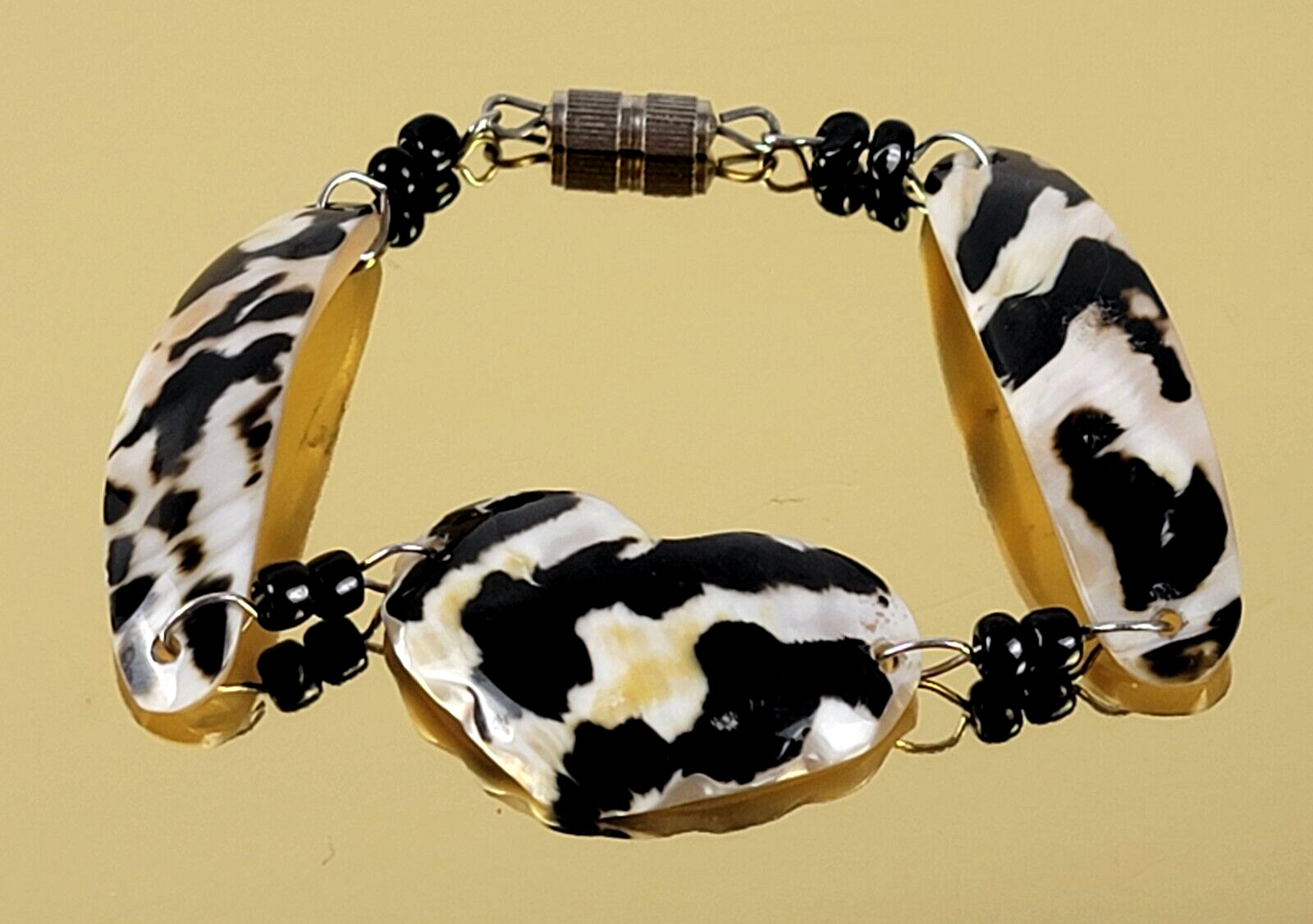Vintage Black And Cream Mother Of Pearl Heart Bracelet 7 In Barrel Clasp