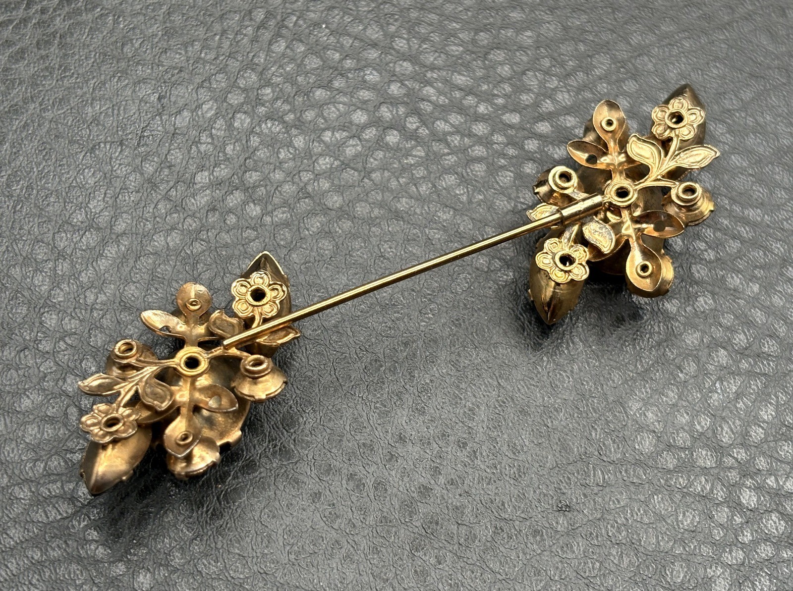 Vintage Gold Tone Brown Rhinestone Floral Cluster Jabot Stick Pin *Read