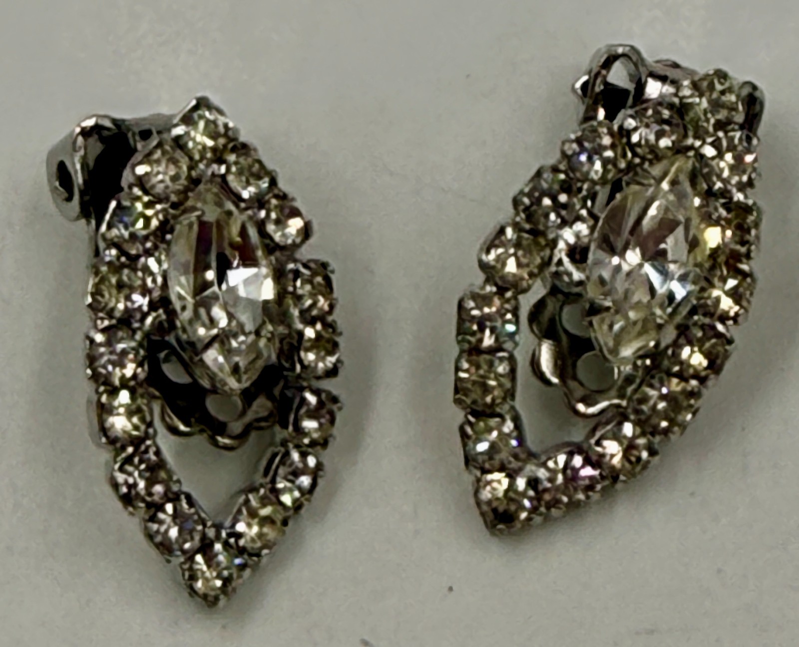 Vintage Elegant Rhinestone Teardrop Shaped Clip Earrings and Brooch – Unmarked