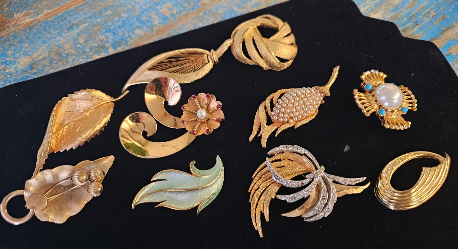 Lot of 10 Vintage Gold Tone Brooch Pins Jewelry Signed Coro JJ Capri BSK