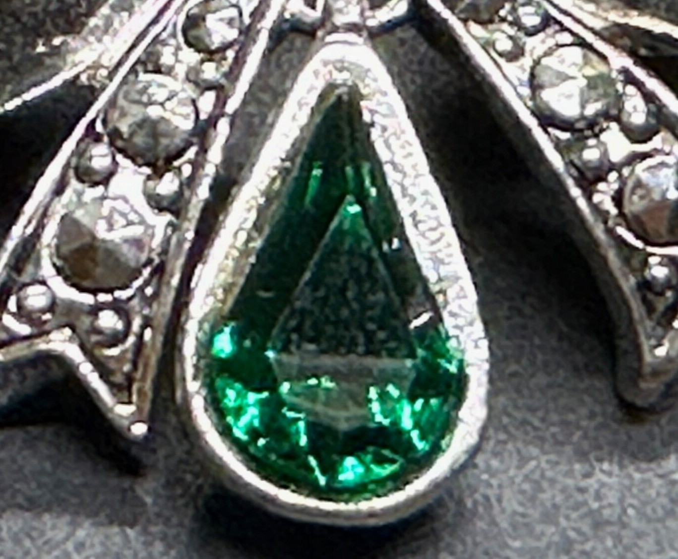 Avon Vintage Bow Brooch May Emerald-Green Birthstone Faux Marcasite Rhinestone