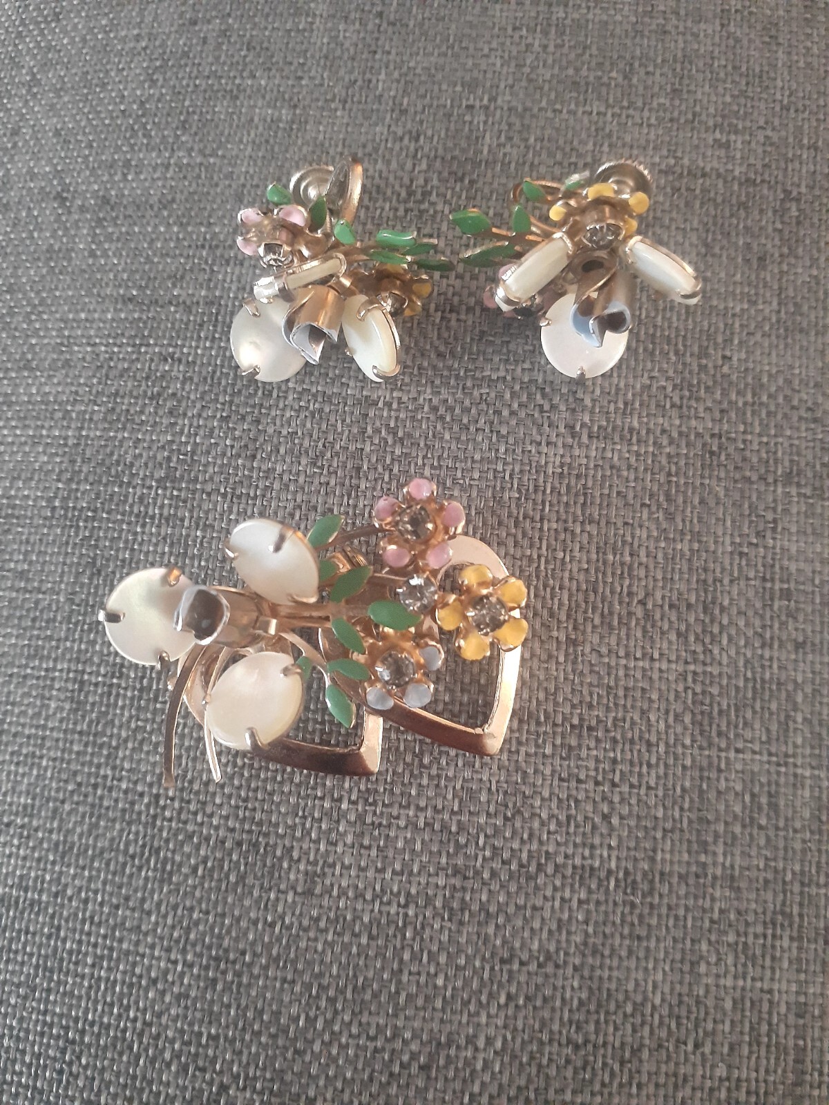 Vintage MOP & Enamel Flower/heart Brooch/pin & Matching Screw back Earrings
