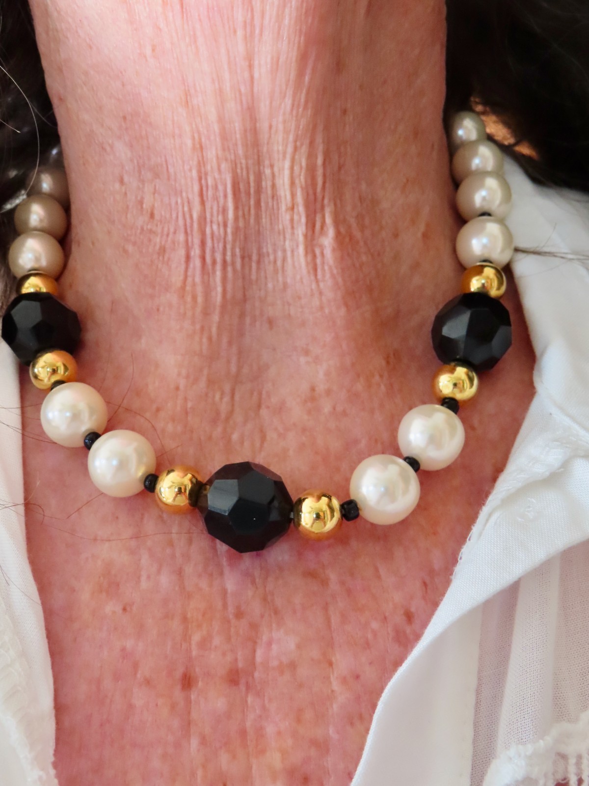 Vintage AVON 1986 “5th Avenue Necklace” Faux Pearl & Black Beads