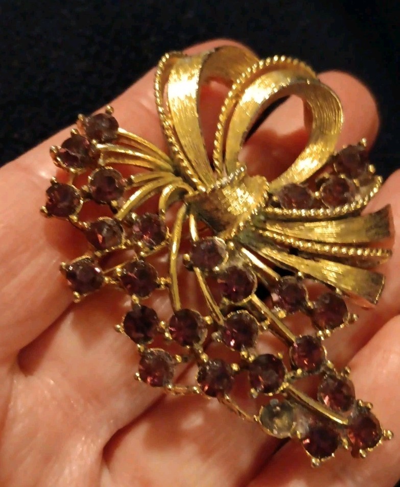 Vintage Signed M Jent Purple Rhinestones Grape Bow Gold Tone Enamel Brooch Pin