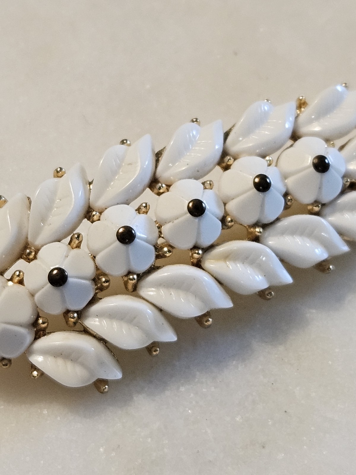 Vintage Crown Trifari Molded White Leaf Flower Frond Gold Tone Pin Brooch