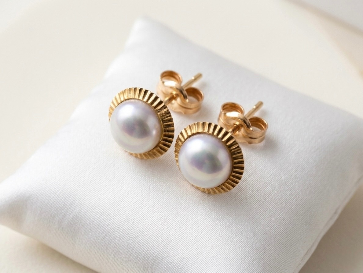 Vintage 10K Yellow Gold Ribbed Bezel Pearl Stud Earrings 8.4mm 0.9g