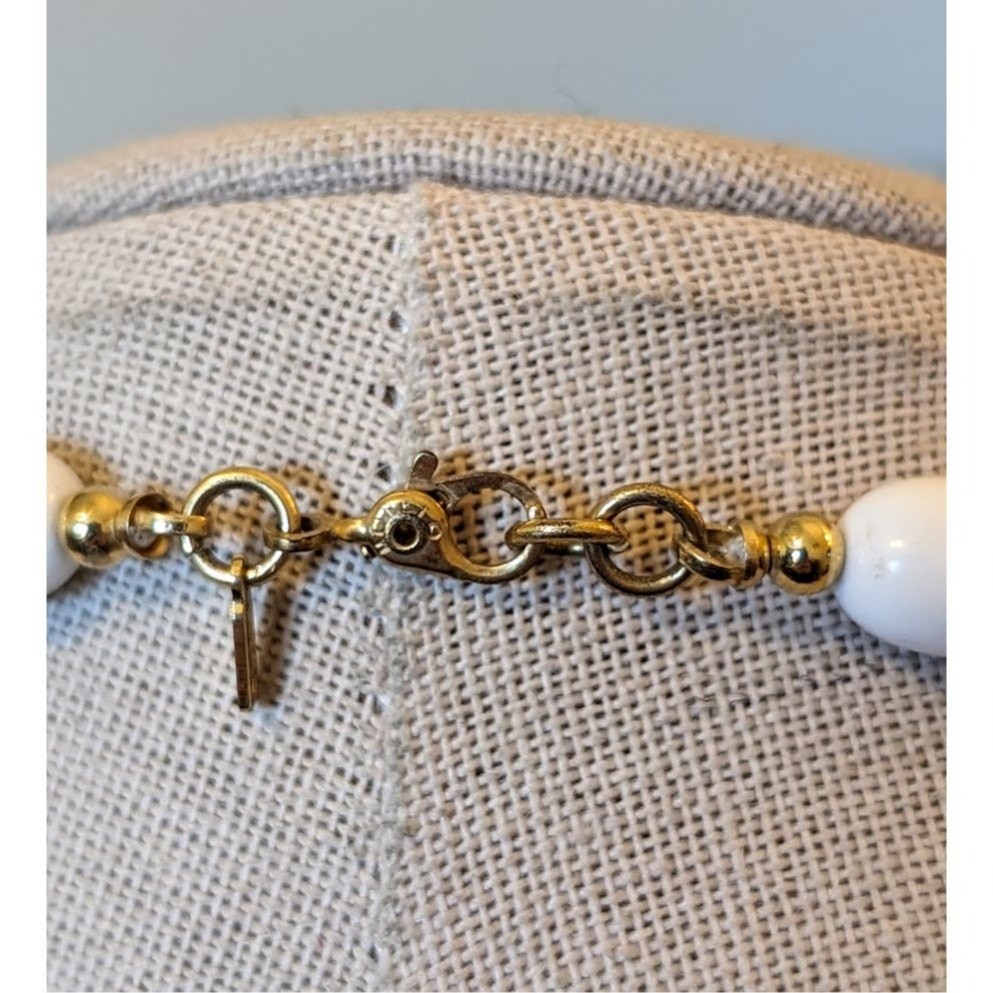 Vintage Monet White/Gold Graduated Bead Necklace W/ Signature Sister Clasp