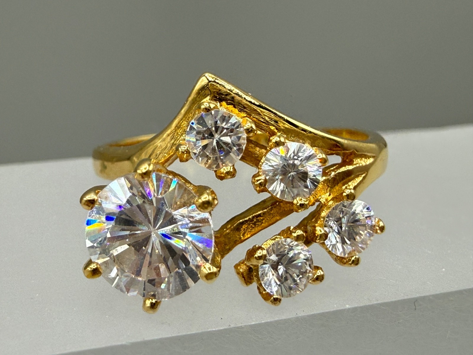 ESTATE VINTAGE 18K GOLD PLATED ROUND CUT CZ OR DIAMANTE CLUSTER RING SZ 7