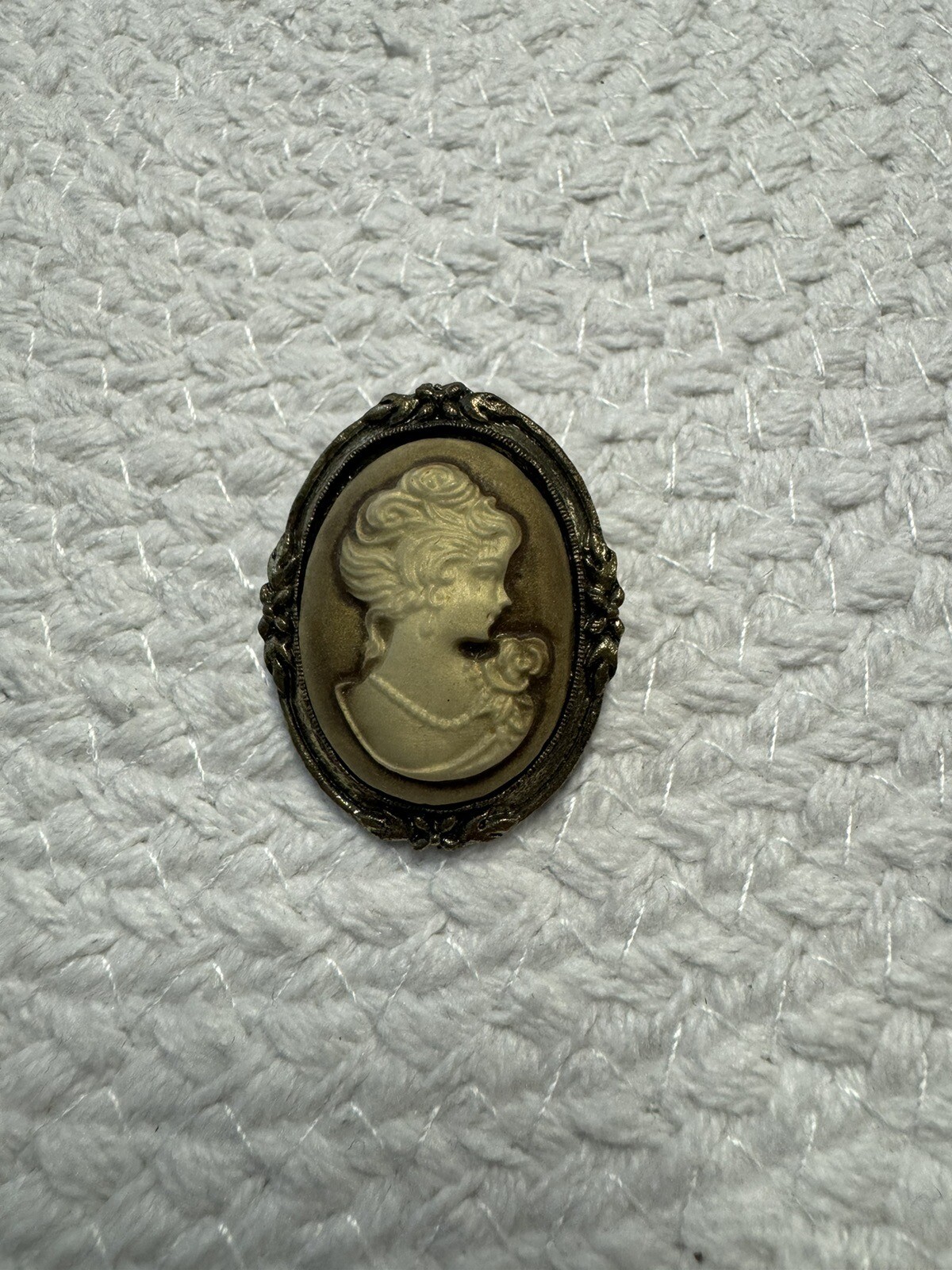 Antique Gold Colored Metal Women’s Bust Pin Broach