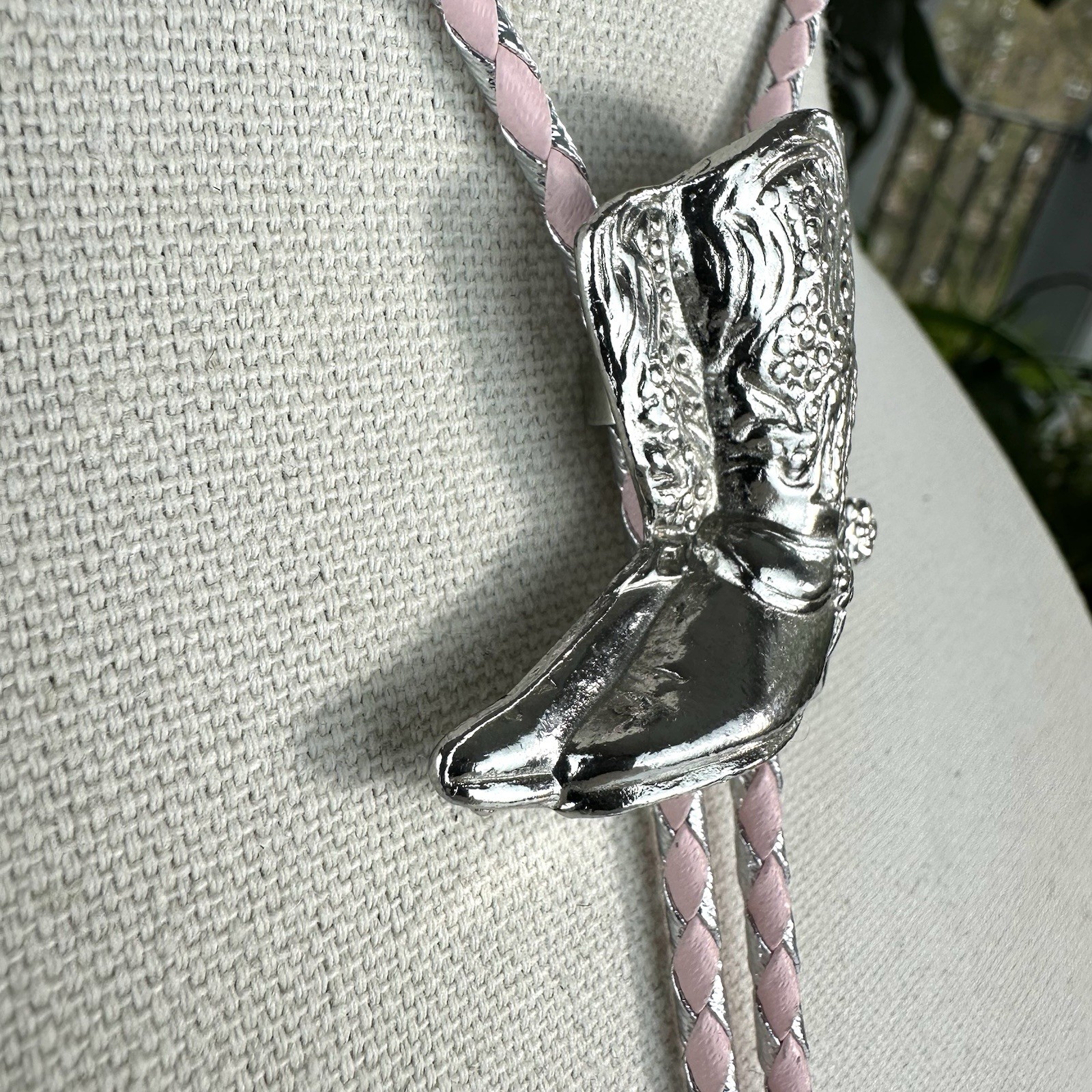 Stunning Vintage 90s Chrome Silver Tone Boots And Spurs Western Bolo Tie