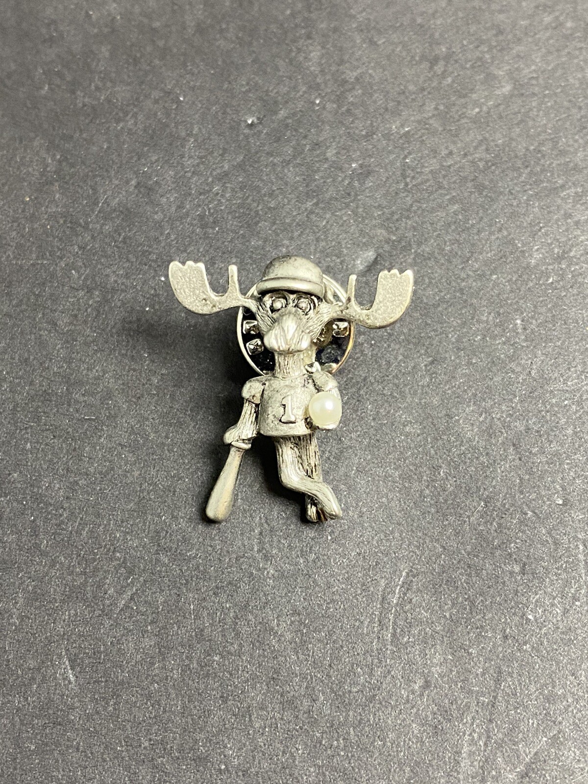 Vintage 1998 MARK ELLIOT SCHWABE PEWTER & PEARL MARKIE MOOSE BASEBALL PIN BROOCH