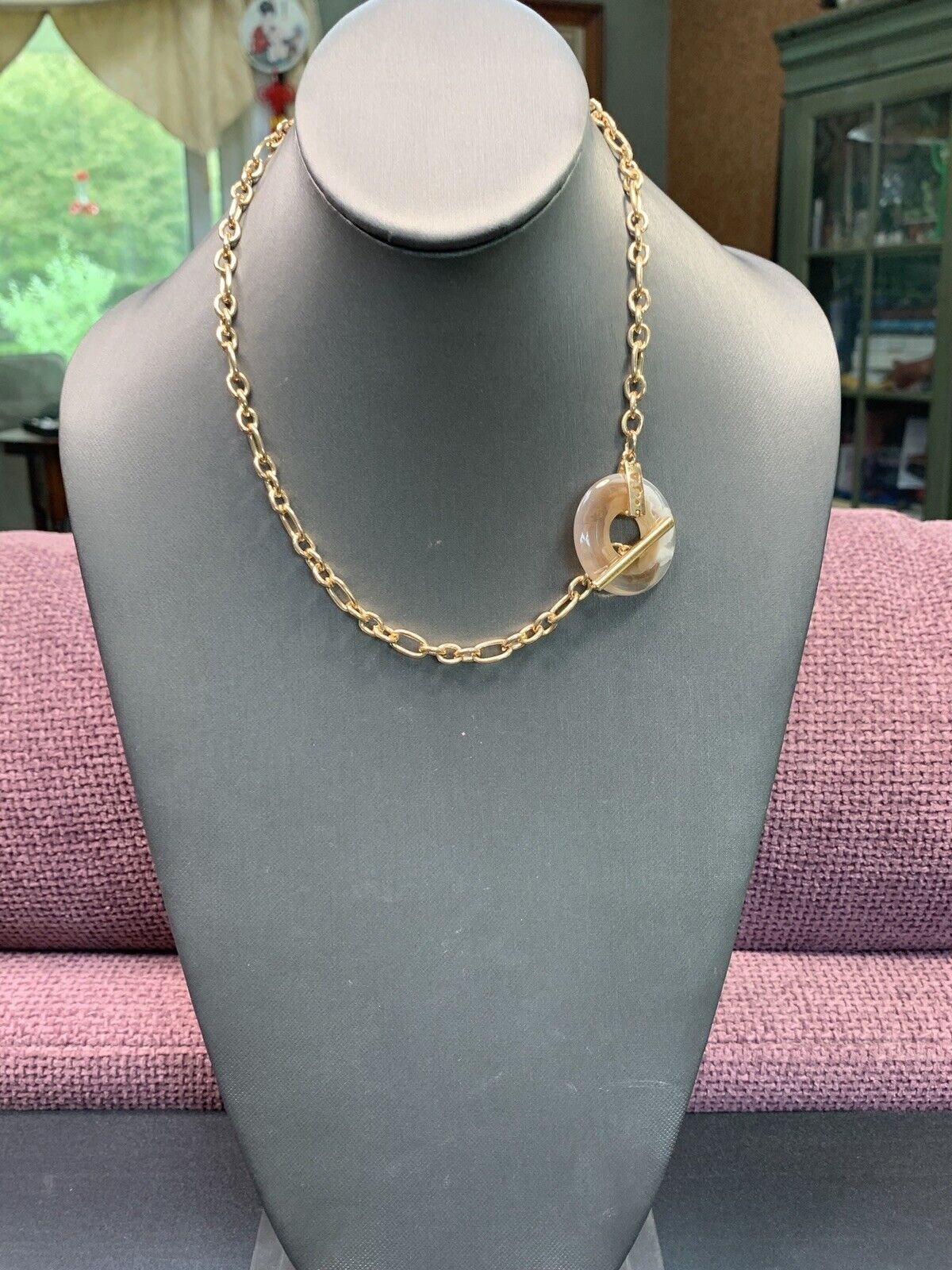 Ladies Necklace Toggle Clasp Front Closure tan brown swirl pendant gold tone 16”