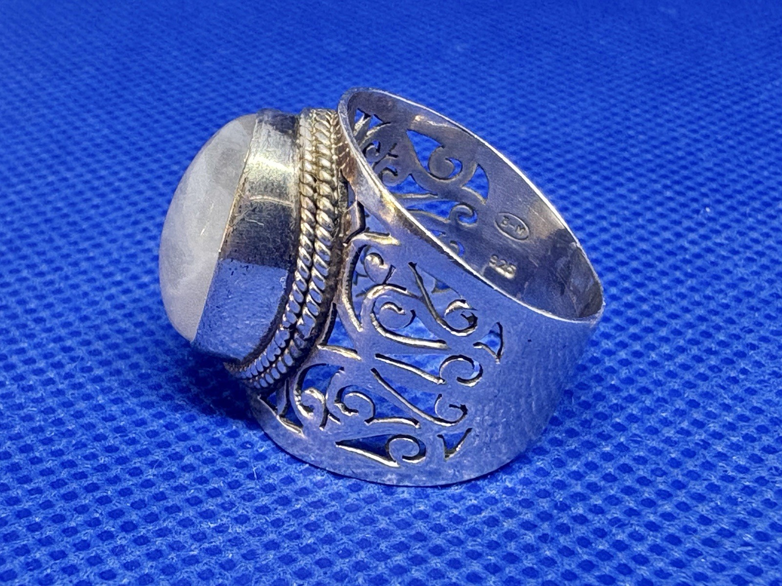 Y68 Chunky 925 Silver Ring size 8.75 Rainbow Moonstone 7 Ct 7.98 g