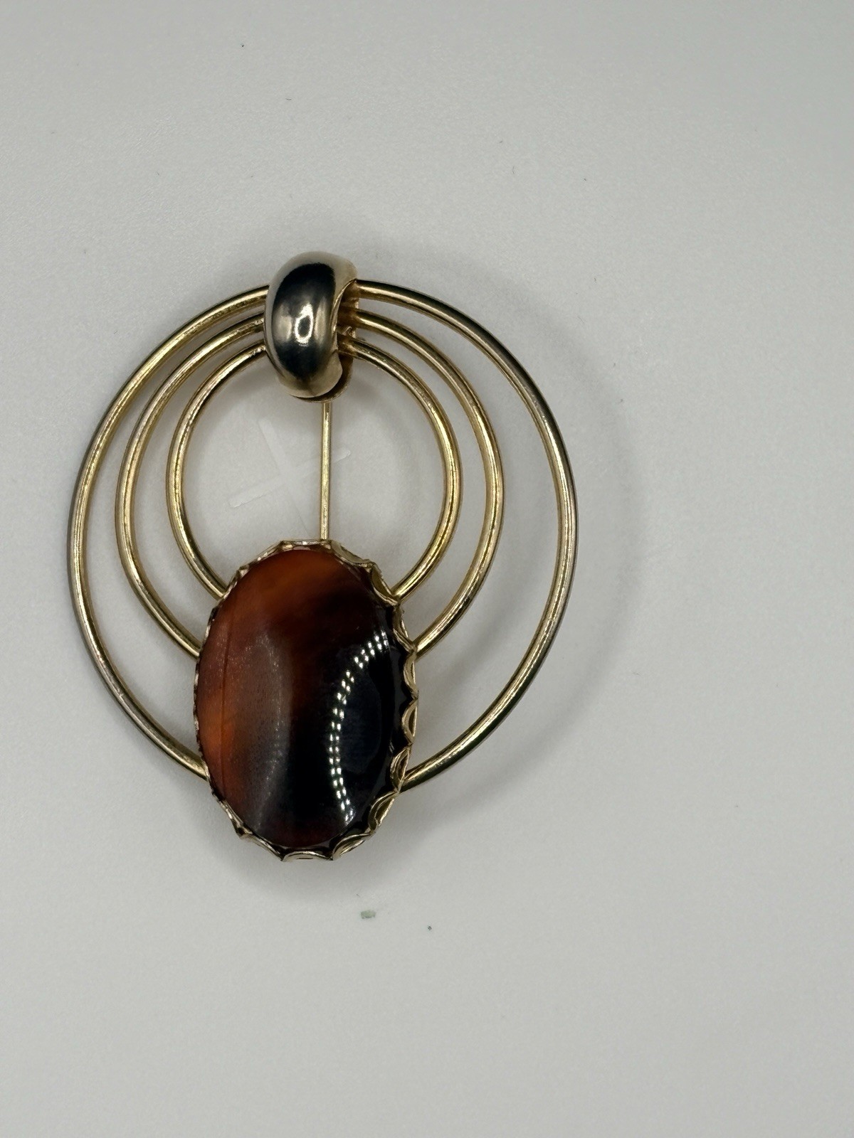 VTG 1960s Modernist Concent Circle Brooch Gold Tone Carnelian Agate Cabochon 2″