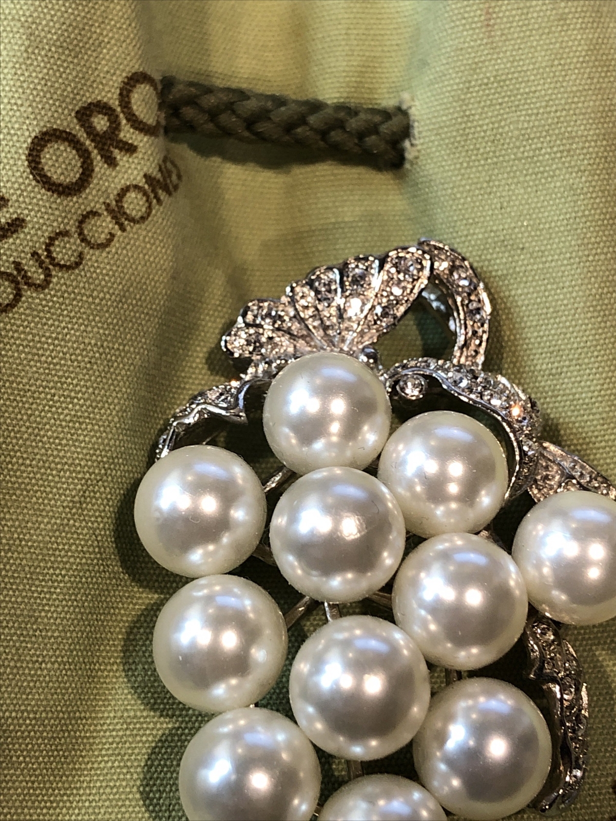 Beautiful Vintage Brooch Faux Pearl Grapes w Butterfly Museo de Oro