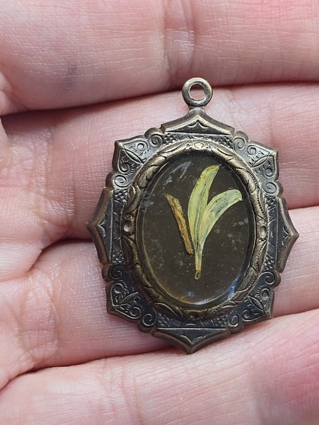 Antique Victorian Pressed Metal Resin Set Flower Pendant 1.5″