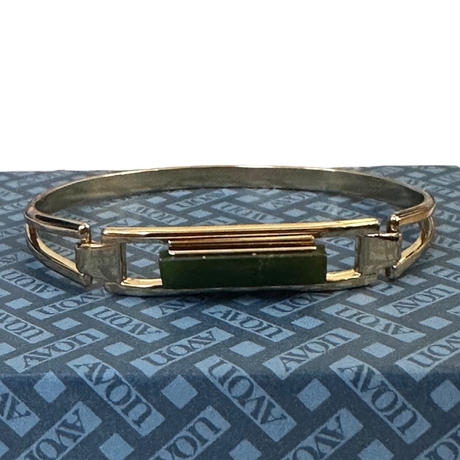 Vintage 1978 Avon Treasured Genuine Jade Bar Hinged Bangle Bracelet 6¼” Goldtone