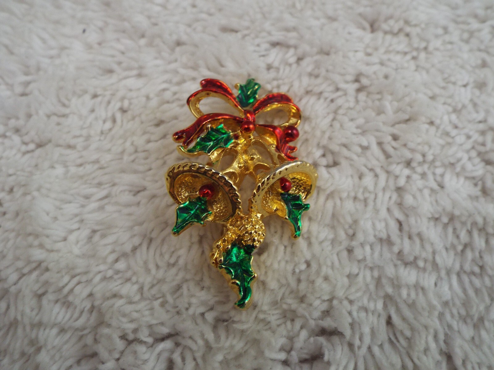Goldtone Red Green Christmas Bells Pin (A53)