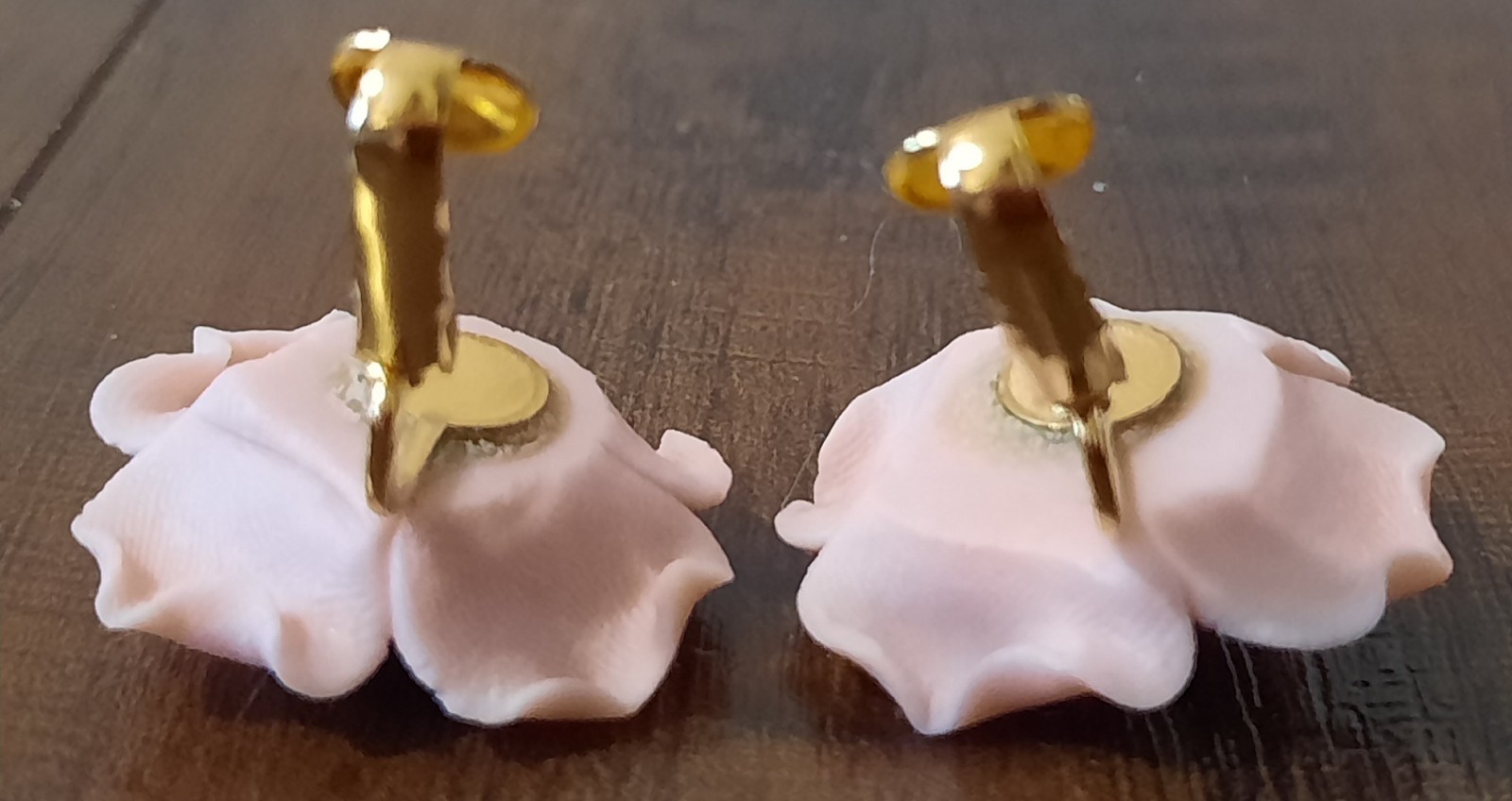 Vintage 1987 Avon Porcelain Pink Petals Pin & Earrings Set~Women’s Jewelry EUC