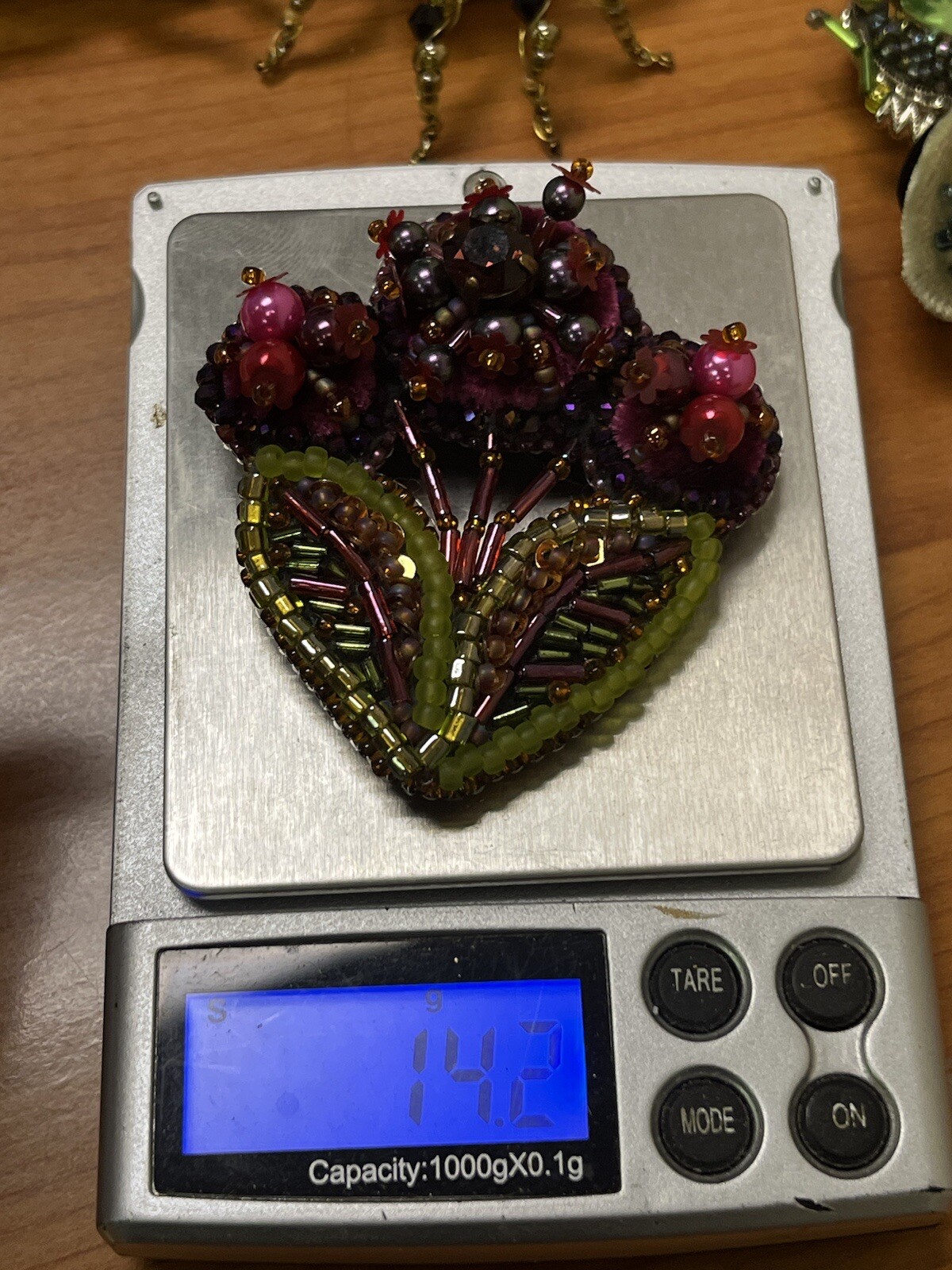 brooch, silver tone, bunch of grapes, Swarovski crystals. new. hand made.