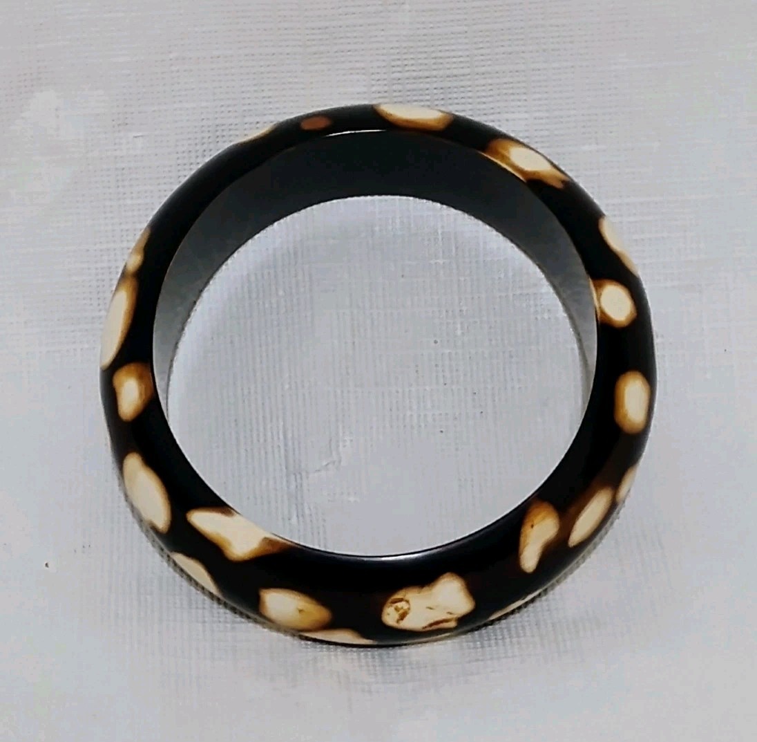 Vintage Brown/White Spotted Animal Print Chunky Bangle Bracelet 2 1/2″