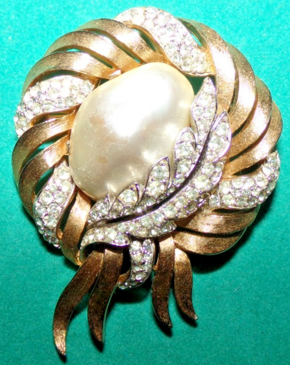 RARE!!! signed Crown Trifari pin with large faux pearl and rhinestones–OMG!!