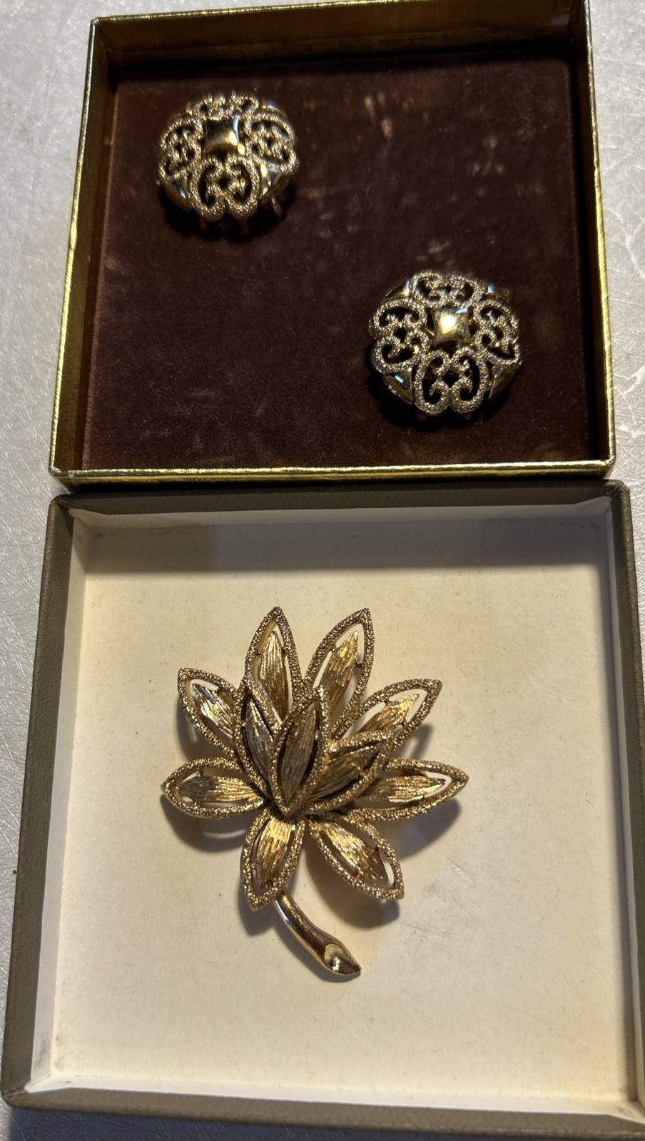 Vintage AVON 1971 Precious Pretenders Clip Earrings & Brooch/pin Goldtone