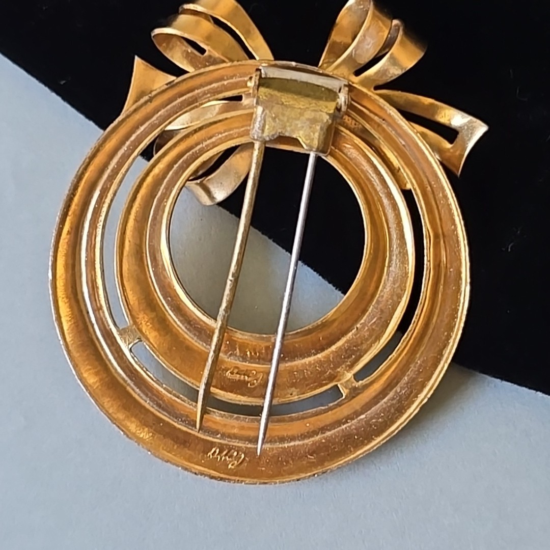 Vintage Coro Gold Tone Faux Pearls Bow Fur Dress Scarf Clip