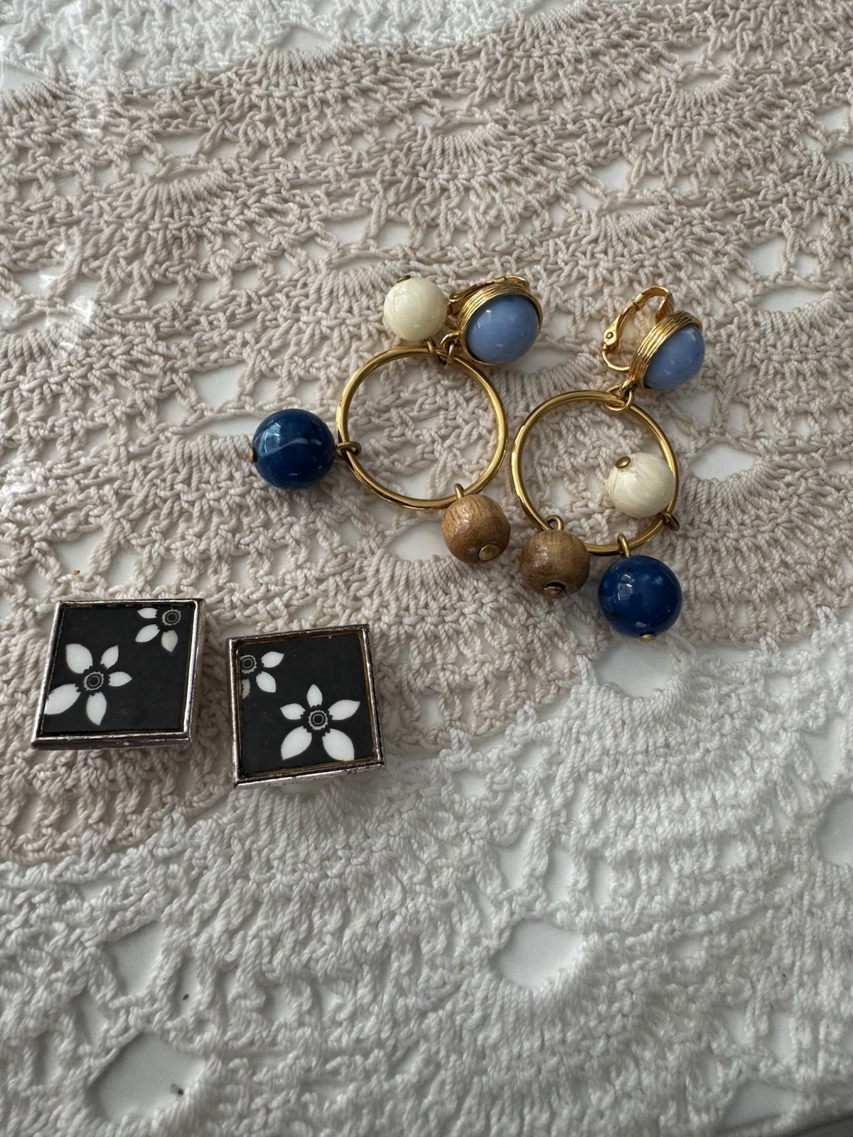 VTG LC Silver Tone With Black And White Flower Painted And Gold Tone Dangle