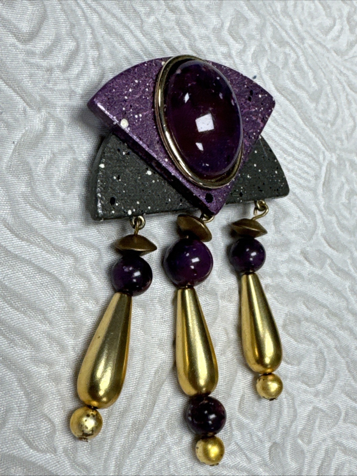 Vintage Art Deco Fan Shape Speckled Design Purple Cabochon Dangling Beads Brooch