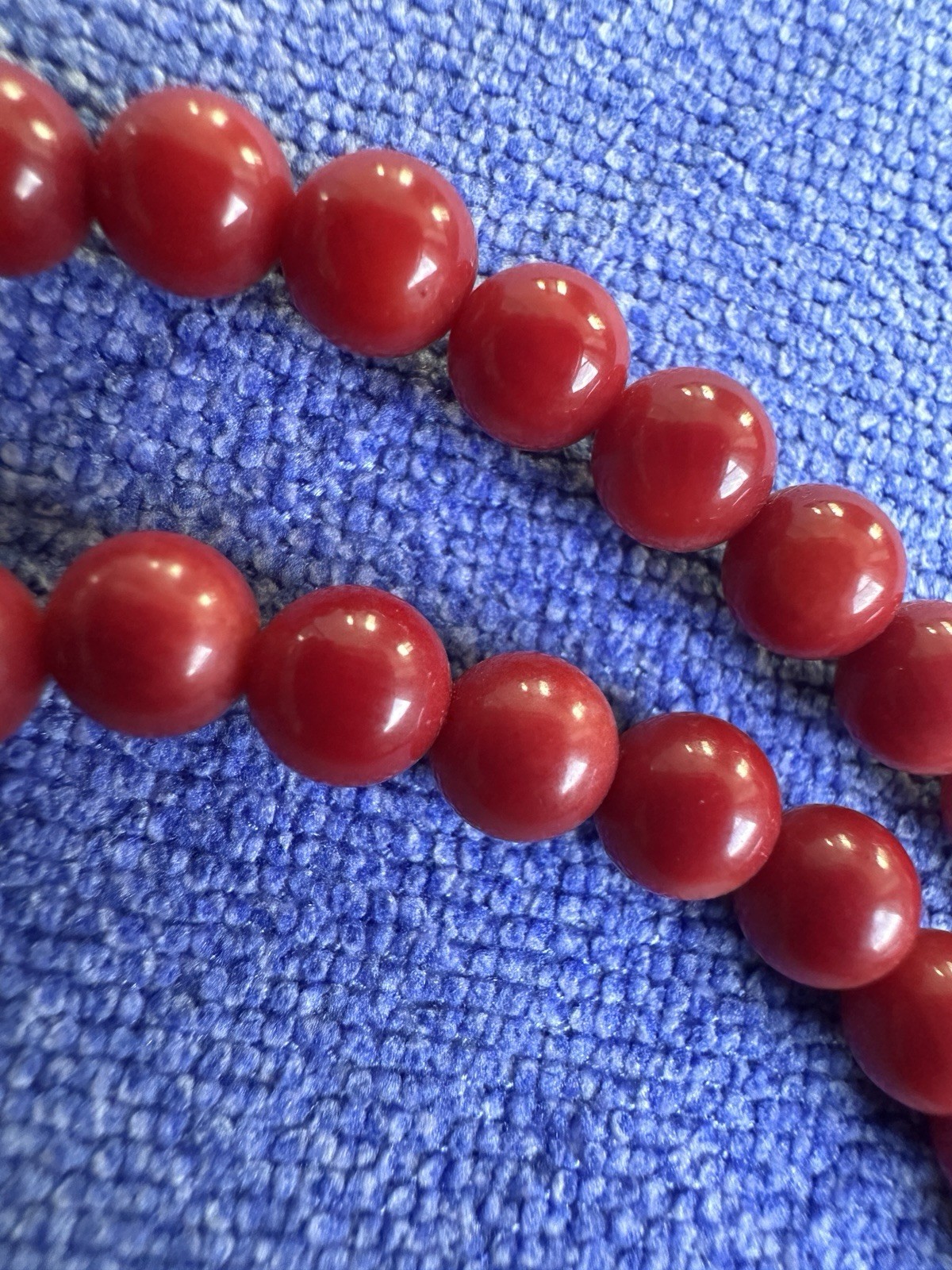Vintage Red Coral Bead Necklace 18” 5.5mm Round Beads 14K Gold Clasp