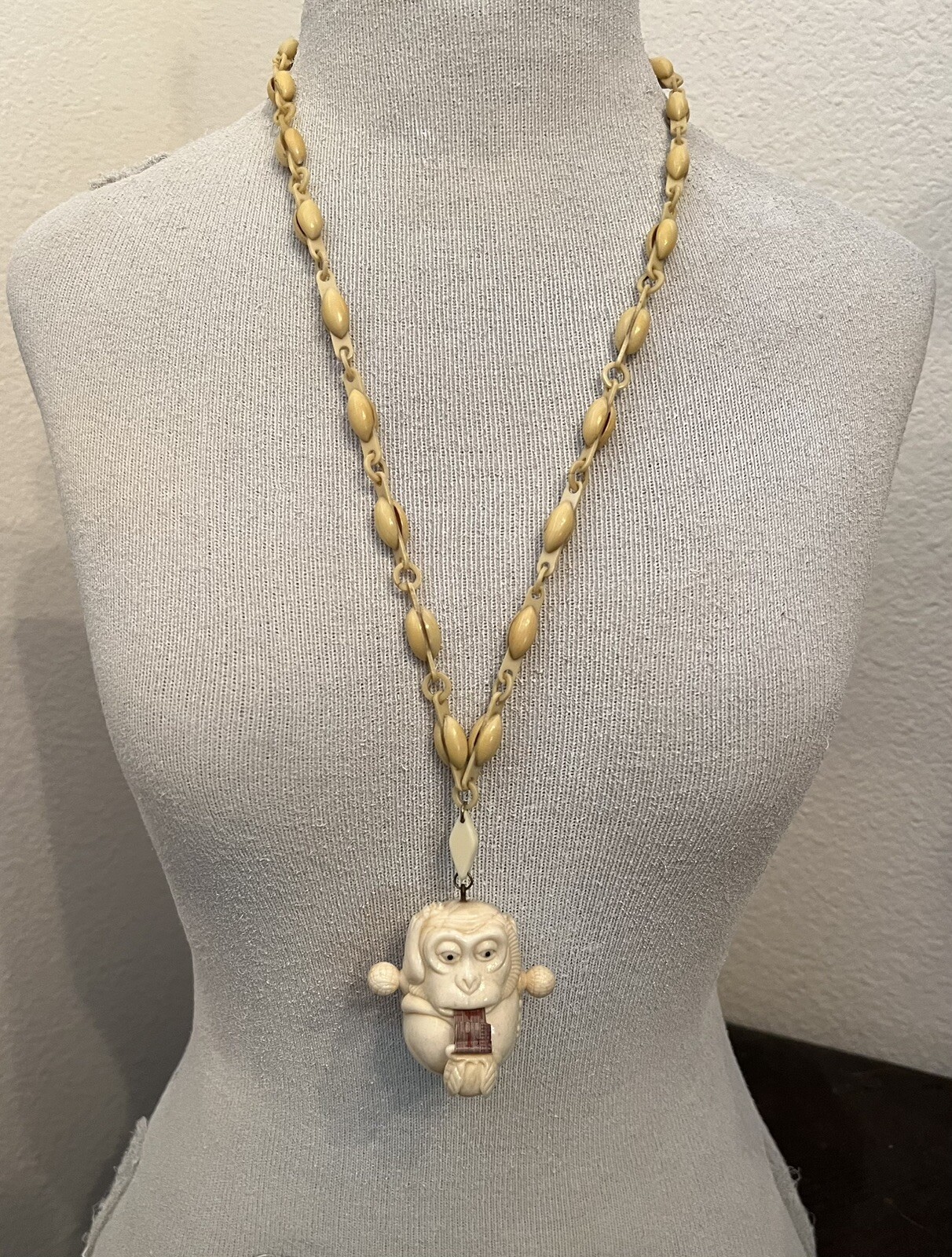 ANTIQUE ART DECO MONKEY NECKLACE TAPE MEASURE CELLULOID CHAIN PENDANT WHIMSICAL