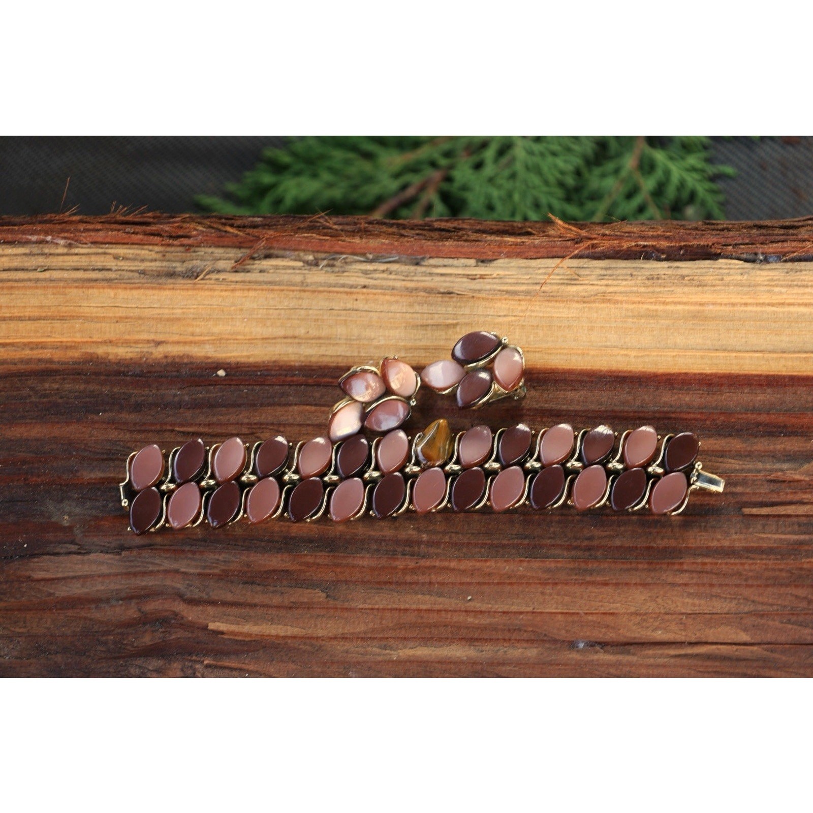 Lisner Thermoset Bracelet Earrings Set Brown Caramel Gold Tone Vintage 1950s