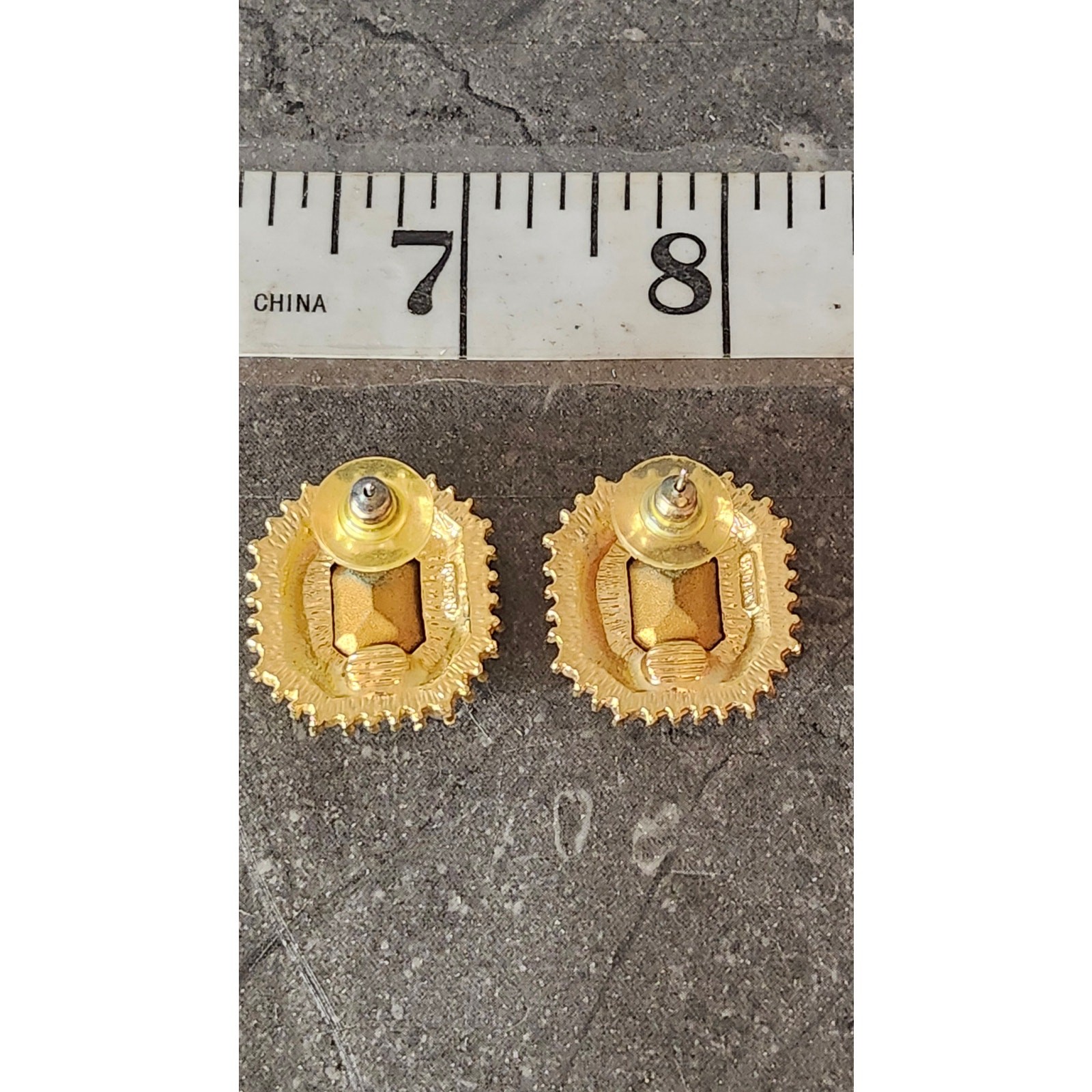 Roman Custom Jewelry Vintage Gold Tone Green Emerald Rhinestone Stud Earrings